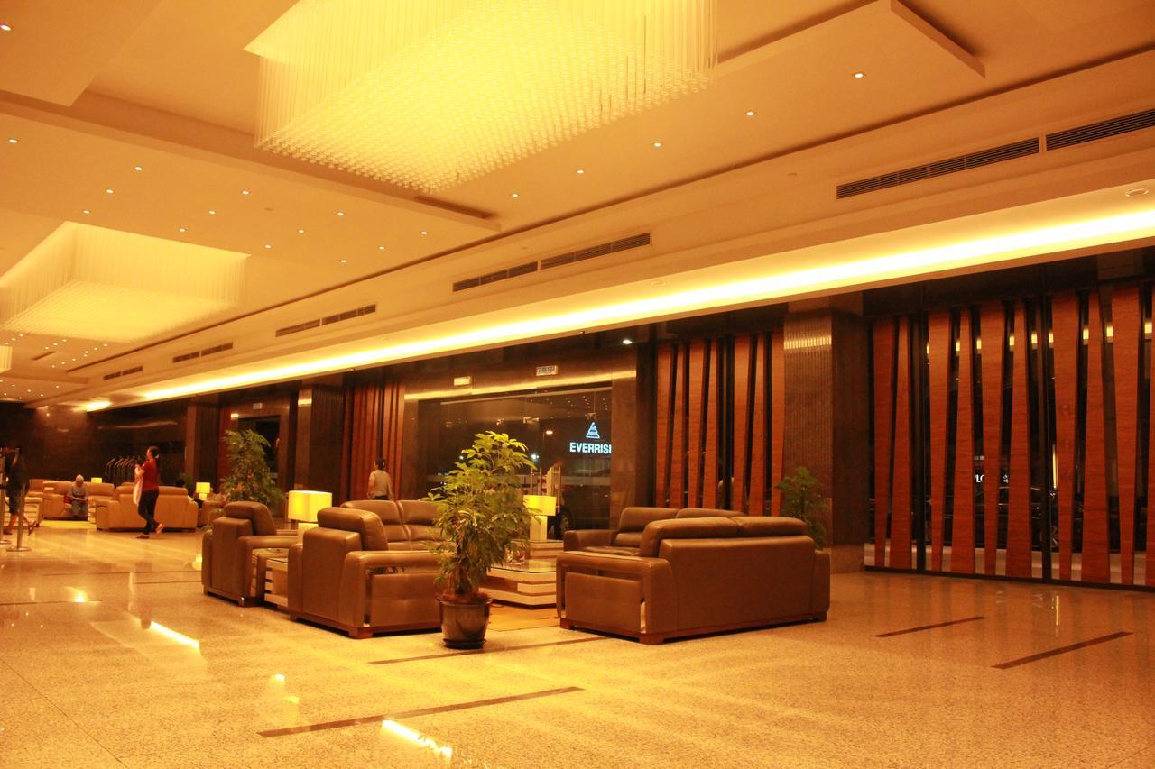 Haus 1 @ Imperial Suites Kuching Esterno foto
